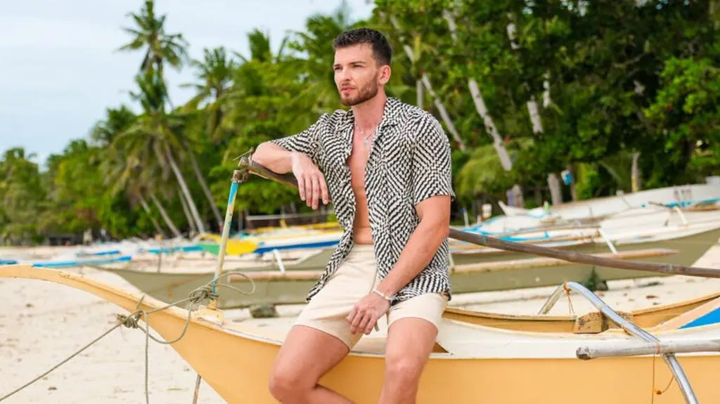 Adam "Hotel Paradise 10"