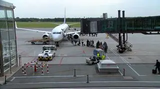 Bilety lotnicze nie muszą być drogie. Sprawdź, dlaczego nie warto kupować ich w weekend