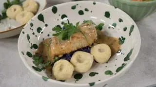 Kluski śląskie z roladką wieprzową i czerwoną kapustą