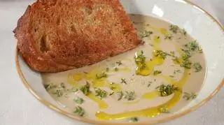 Krem z borowików z tymiankiem i rozmarynem z grzanką truflową z oliwą