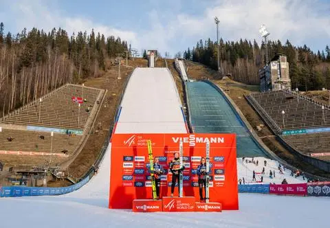Skoczek zepchnięty tuż przed startem w Lillehammer. "Po prostu w niego uderzył"