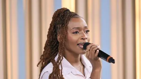 Becky Sangolo w utworze "Hide"