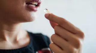 Jesienią i zimą suplementacja tych witamin jest niezbędna? "Większość osób w Polsce ma jej zbyt niski poziom"