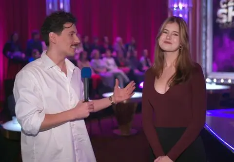 Córka Tomasza Karolaka o udziale ojca w "Drag Me Out": "Wysłał mi zdjęcie, jak go malowali"