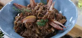 Idealny bigos z francuską nutką. Oto niezwykłe świąteczne przepisy Pascala Brodnickiego