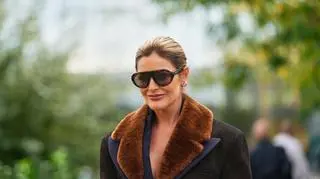Ta kurtka podbija ulice. W "fur-collar jacket" poczujesz się jak arystokratka 