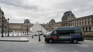 Zuchwała kradzież w Luwrze - postawiono pierwsze zarzuty