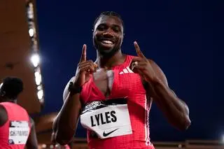 Złoty medalista igrzysk olimpijskich w biegu na 100 m Noah Lyles to lekkoatleta, który elektryzuje kibiców na całym świecie. - Lyles to uosobienie reklamy sportu. Odkąd nie ma Usaina Bolta, to on przejął rolę króla bieżni. Kiedy pojawia się na stadionie, cała uwaga skupia się na nim - podkreśla były lekkoatleta Marek Plawgo. 