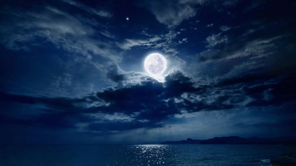Grudniowy Superksiężyc w Bliźniętach. Te rytuały oczyszczą i przyniosą powodzenie 