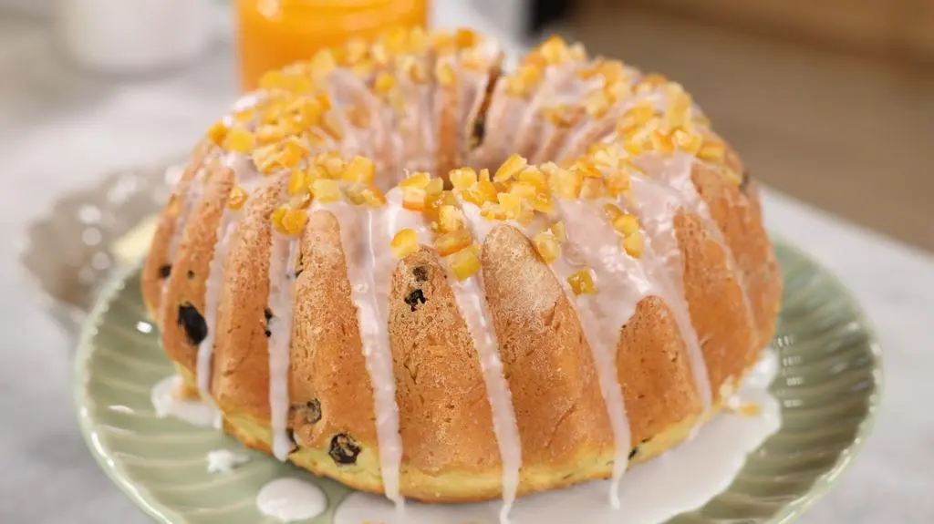 Babka drożdżowa z pomarańczą i rodzynkami