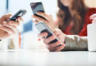 Rząd planuje nowy "parapodatek". Źródłem pieniędzy mają być telefony na kartę