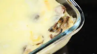 Grzybowa lasagne z serem gouda, aksamitnym beszamelem i tymiankiem