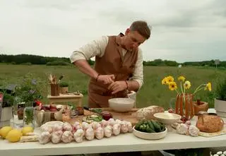 Ziołowe marynaty, które podkręcą smak mięsa. Nie może ich zabraknąć podczas grillowania