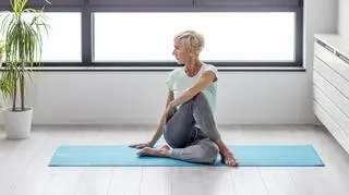 Joga na ból kręgosłupa. Skuteczna terapia rozluźniająca