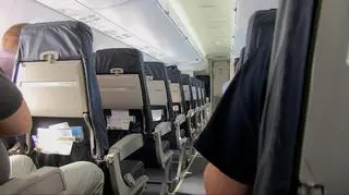 Podróż z klasą, czyli jak unikać faux pas w samolocie? Z tych rzeczy warto zrezygnować