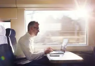 Opóźniony pociąg to zmora pasażerów. Kiedy należy się nam odszkodowanie? 