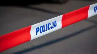 Kobieta została zaatakowana pod klatką. Mężczyzna zaszedł ją od tyłu i zaczął dusić