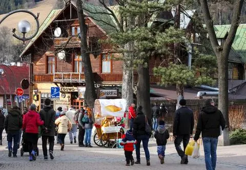 Zakopane znów pobiera tę opłatę, mimo decyzji sądu. Ile zapłacą turyści? 