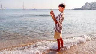Nastolatek znalazł na plaży cenną figurkę 