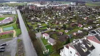 Uwaga! TVN: Schorowany 62-latek napadnięty na działkach