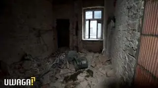 Mieszkają na wielkim placu budowy. "Teraz jak były mrozy, to całe schody mieliśmy pokryte lodem"