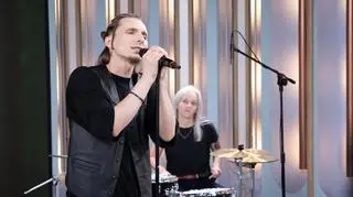 Jeszcze niedawno zarabiał jako "Pan Kanapka". Dziś na naszej scenie prezentuje nowy muzyczny hit