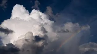 Pogoda na dziś. Kolejny upalny dzień może przynieść burze z gradem