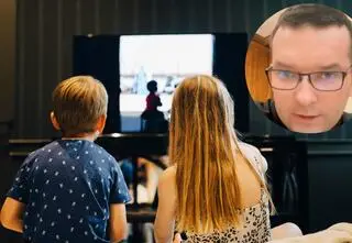 Czy oglądanie filmów dla dorosłych przez nastolatków to grzech? "Każdy dojrzewa w indywidualnym tempie"