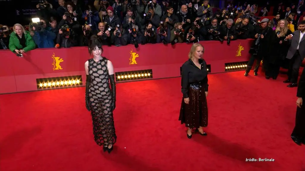 Anne Hathaway, Joanna Kulig