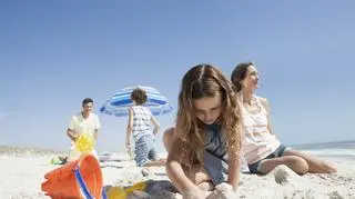 Ferie zimowe na plaży? Wiemy, jakie ciepłe kraje najchętniej wybierają Polacy zimą 