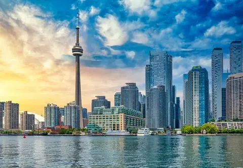 Toronto - największe miasto w Kanadzie. Ciekawe fakty, co warto zobaczyć?