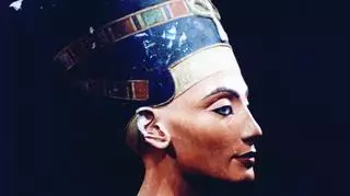 Nefertiti słynęła nie tylko z ładnej twarzy. Wraz z mężem wywróciła życie Egipcjan do góry nogami