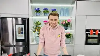 Tarta z karmelowym budyniem i gruszkami - przepis Damiana Kordasa