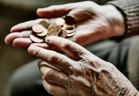 Raport z monitoringu ubóstwa. "1,9 mln Polaków żyje poniżej minimum egzystencji" 