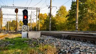 Tragedia na niestrzeżonym przejeździe kolejowym. Nie żyje 28-latka w zaawansowanej ciąży i dziecko