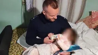 Wezwani do awantury domowej policjanci znaleźli zaniedbane i głodne dziecko