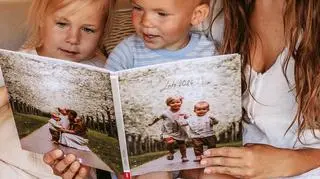 Fotoksiążka jako prezent – oryginalny sposób na zachowanie rodzinnych wspomnień