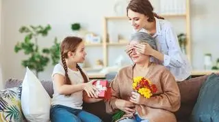 Dzień Babci. Poznaj nasze wzruszające wierszyki i pomysły, jak złożyć życzenia