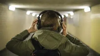 Słuchawki mogą kosztować życie