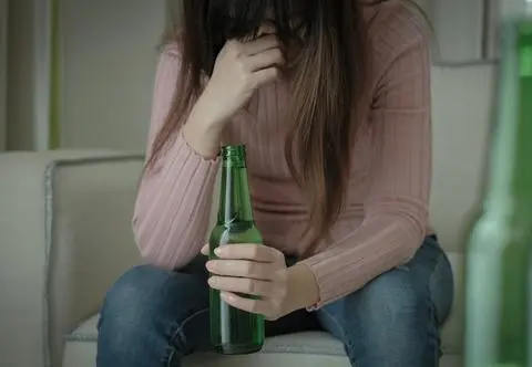 16-latka kupiła alkohol, posługując się fałszywym dowodem. Szybko pożałowała swojego czynu 
