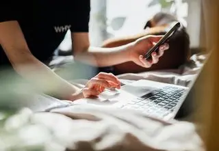 CSIRT KNF ostrzega przed oszustwami na fałszywe inwestycje. "Można stracić pieniądze"