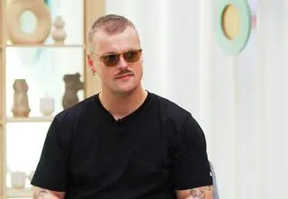 Błażej Król prezentuje najbardziej szczery album w swojej karierze. "To wykasłanie ostatniej chmury popiołu"