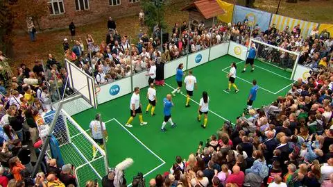 Wielki mecz gwiazd futbolu vs prowadzący DDTVN 