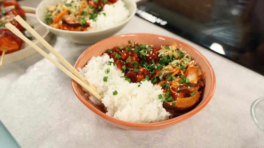 Mini bowl z niemielonym tofu 