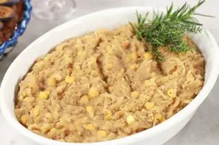 Kapusta z grochem i palonym kminkiem