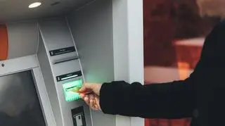 Doszło do masowych kradzieży pieniędzy z kont. Ekspert radzi, jak się zabezpieczać