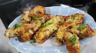 Ziemniaki z patelni z serem i sos kurkowy