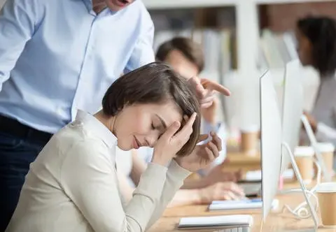 Dlaczego boisz się z kimś nie zgadzać? Psycholog: "Byliśmy za to karani" 
