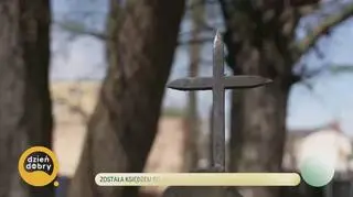 Została księdzem po 40 latach - napisy