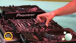 Myszkovski i Dawid Krasiński w piosecne “Słodkiego miłego życia”